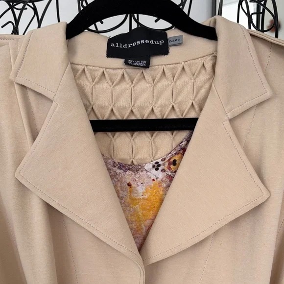 Chic Beige Jacket with Tie Belt - Picture 3 of 13